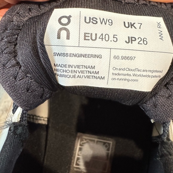 ON Running Women’s Cloud X 3 White and Black Sneakers - Picture 15 of 16